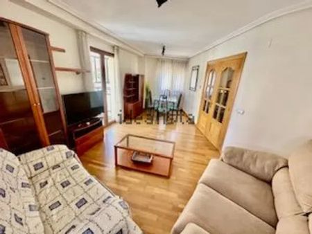 Alquiler de piso en Calle Pelayuelo - Photo 2