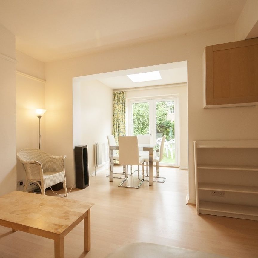 Crotch Crescent, Marston - Photo 1