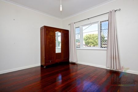 QUAINT COTTAGE HOME! - Photo 2