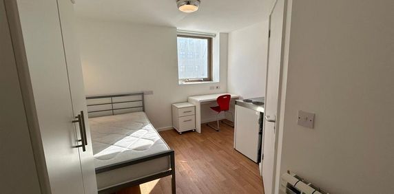 Studio to rent - Photo 2