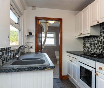 2 bedroom end of terrace house to rent - Photo 5