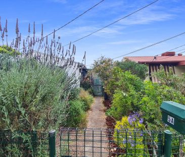 5A Taunton Street, Sunshine VIC 3020 - Photo 2