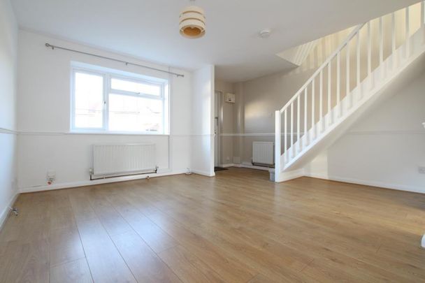 3 bedroom end of terrace house to rent - Photo 1