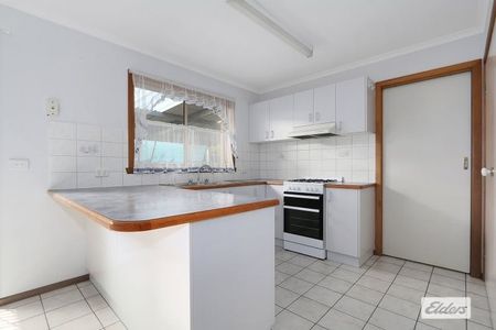 Charming 3-Bedroom Home in a Quiet, Family-Friendly Neighbourhood - Photo 5