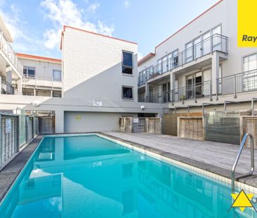 Excellent 1-Bedroom Apartment: Pool Access, Storage & Two Car Parks... - Photo 4