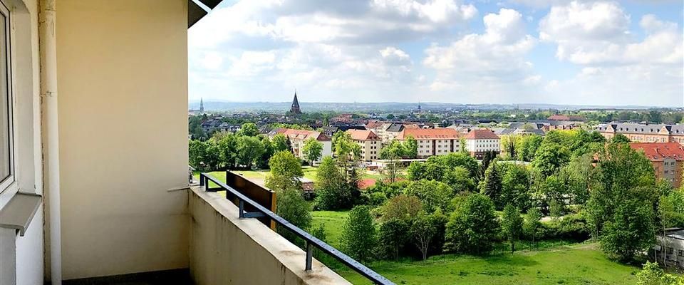 Traumhafte Aussicht vom Sonnenbalkon! Frisch saniert! - Photo 1