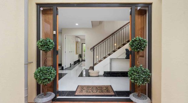 Spacious & Stylish 5-Bedroom Family Home in Pr... - Photo 1