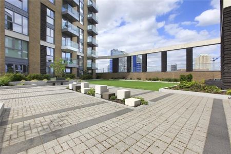 2 Bed Flat, York Road, SW11 - Photo 2