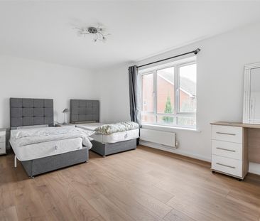 Lindsey Drive, Maidenhead, SL6 - Photo 4