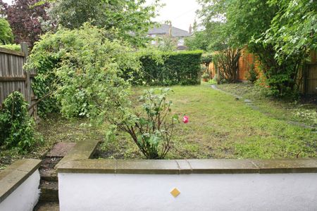 2 Bed Flat, Beatrice Avenue, SW16 - Photo 5