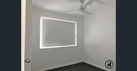 STUNNING HOME + DOUBLE GARAGE - Photo 3