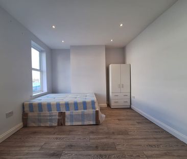 4 Bed Terraced House, Almond Road, N17 - Photo 3