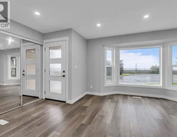 New main floor/upper Duplex available in an established inner neighborhood | upper - 109 Bedfield Court Northeast, Calgary - Photo 1