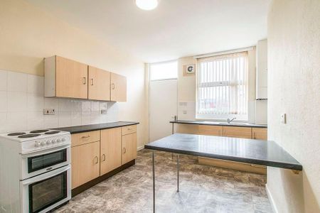 4 bedroom terraced house to rent - Photo 4