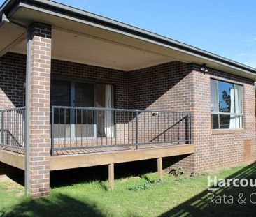 Spacious & Modern 4-Bedroom Family Home in Mernda - Photo 3