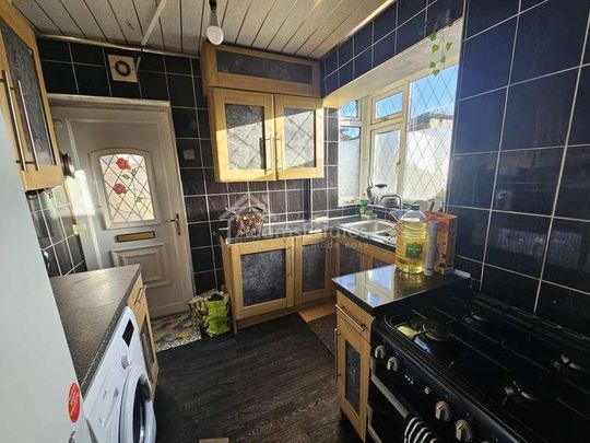 Chapel Avenue, Heckmondwike, WF16 - Photo 1