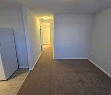 2 Bedroom Suite in a Quiet Location in West Newton - Photo 2
