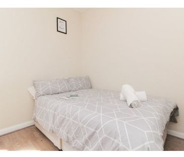 Room in a Shared Flat, Chatworth Gardens, W3 - Photo 4
