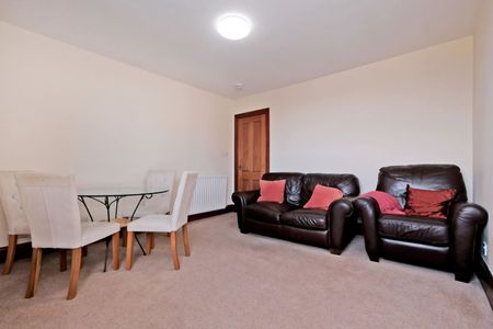 2 Bed Flat, Menzies Road, AB11 - Photo 4