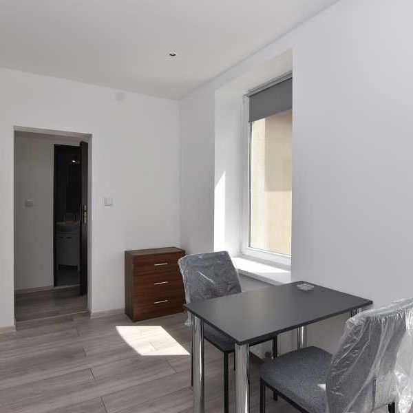 Nowa kawalerka w sercu Katowic – pachnie świeżością! - Фото 1