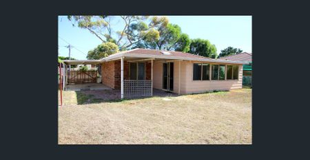 Bright & Comfortable Home in Prime Rockingham Location - Photo 5