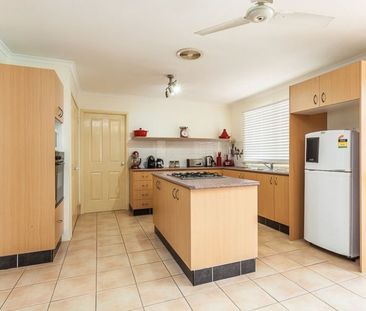 Spacious Family Home! - Photo 4