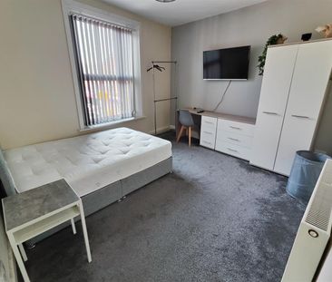 Room To Let in Shared House on Cemetery Road, Preston - Photo 2
