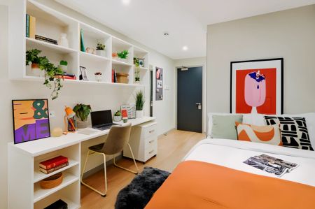 Large Ensuite - Photo 2