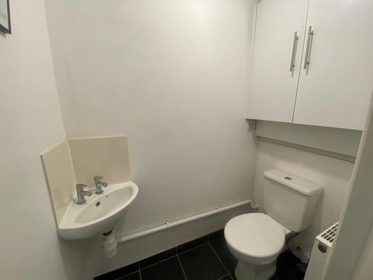 2 bedroom end of terrace house to rent - Photo 1
