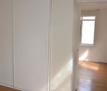 Light-Filled Apartment in Sought-After Clifton Hill - Photo 6