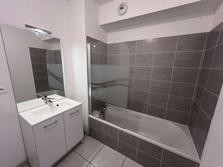 Location Appartement 3 pièces 69m² - Photo 5