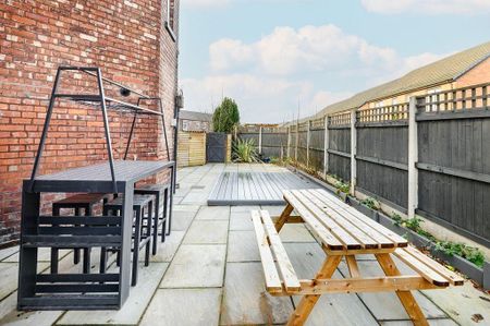 1 bedroom in a house share to rent - Photo 2