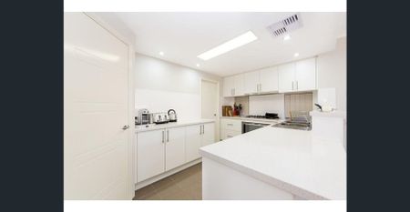 STUNNING TOWNHOUSE - QUIET LOCATION - Photo 5