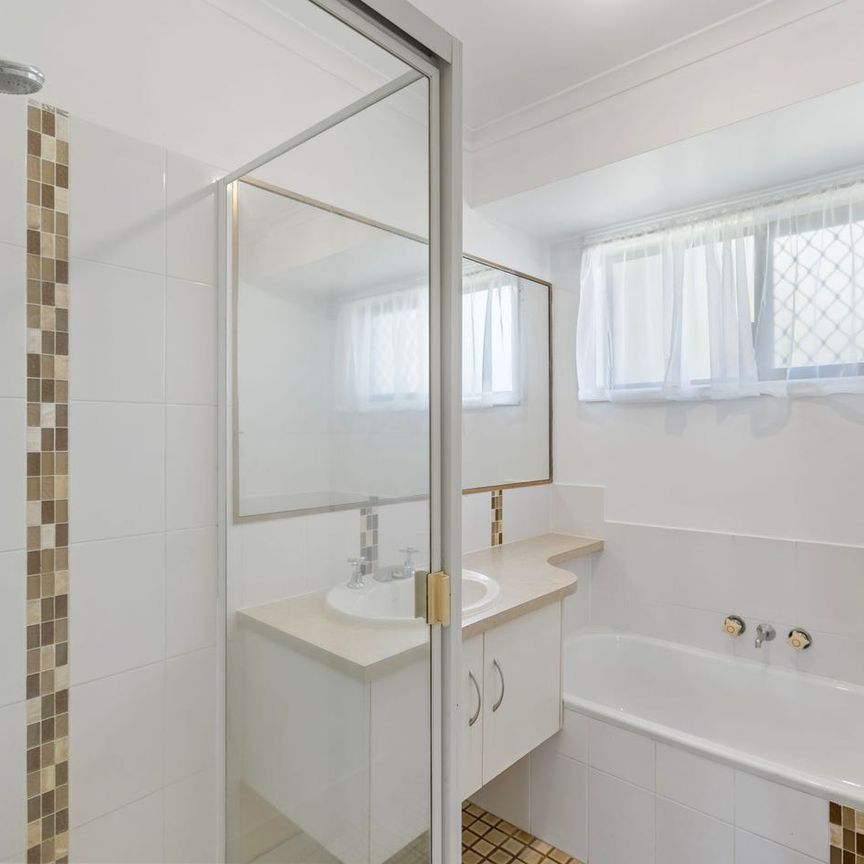 Move-In Ready - Fresh paint, carpet and curtains! - Photo 1