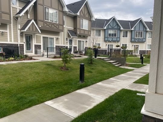Like new 3 bdrms +den,2.5 bath db garage townhome in Nolan Hill! - Photo 1
