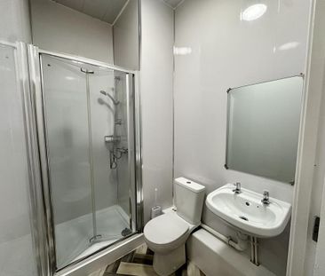 1 bedroom private hall to rent - Photo 2