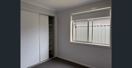 Great Family Living in Roxburgh Park - Photo 2