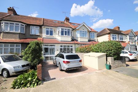 5 bedroom semi-detached house to rent - Photo 3