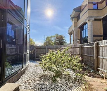2 bedroom ground floor flat to rent - Photo 2