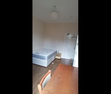 2 Bed Flat, Caird Drive, G11 - Photo 2