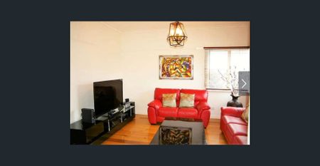 Spacious Family Home in Prime Balwyn Location - Photo 2