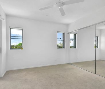 Beautiful Modern unit! - Photo 4