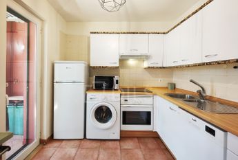 Apartamento T1+1 mobilado e com varandas, no condomínio da Herdade da Aroeira