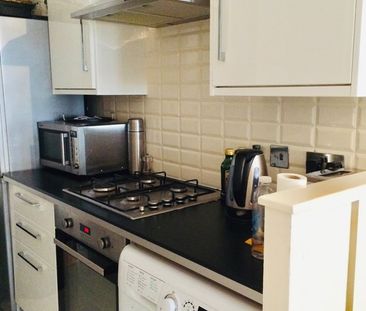 2 Bed Flat, Lakeside Road, W14 - Photo 5