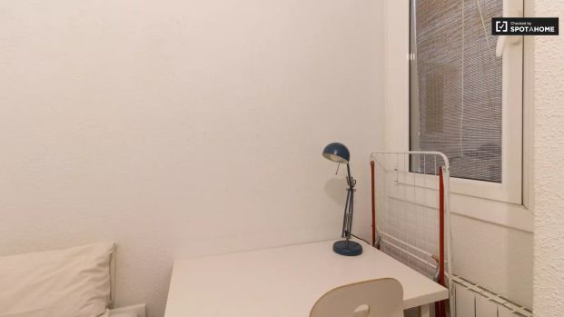 3-bedroom apartment for rent in Vila de Gràcia, bills included - Photo 1