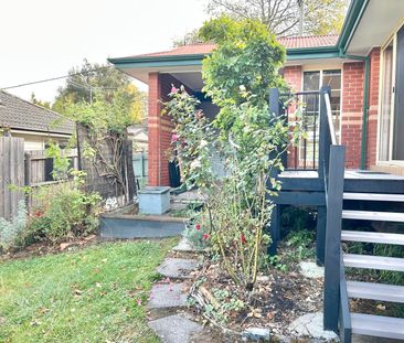 FRESHLY UPDATED AND PERFECTLY POSITIONED - Photo 4