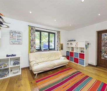 Mark Way, Godalming, GU7 - Photo 4