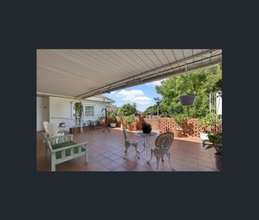 Spacious Family Home in Prime Girraween Location - Photo 3