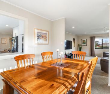 Perfect for Families or Professionals Seeking Modern Comfort 3 bedr... - Photo 5