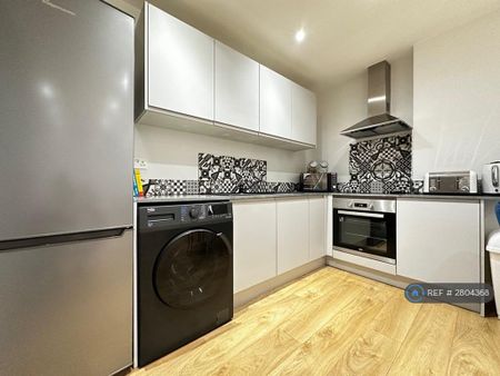 1 bedroom flat to rent - Photo 4